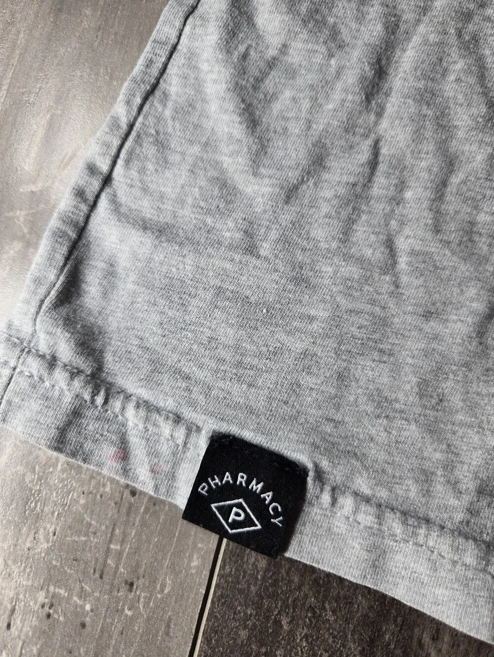 Pharmacy Board Shop Boys Gray Graphic Tee Size Medium (7/8)